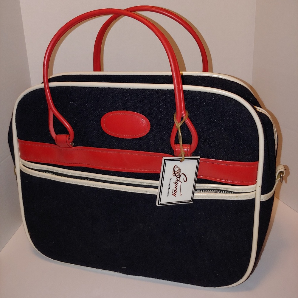 Skyway vintage navy with red accents carry on bag EUC
